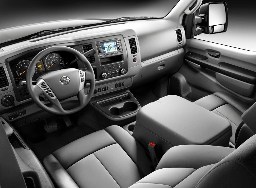  Nissan NV1500 Standard Roof 2010 года  (фото 2 из 3)
